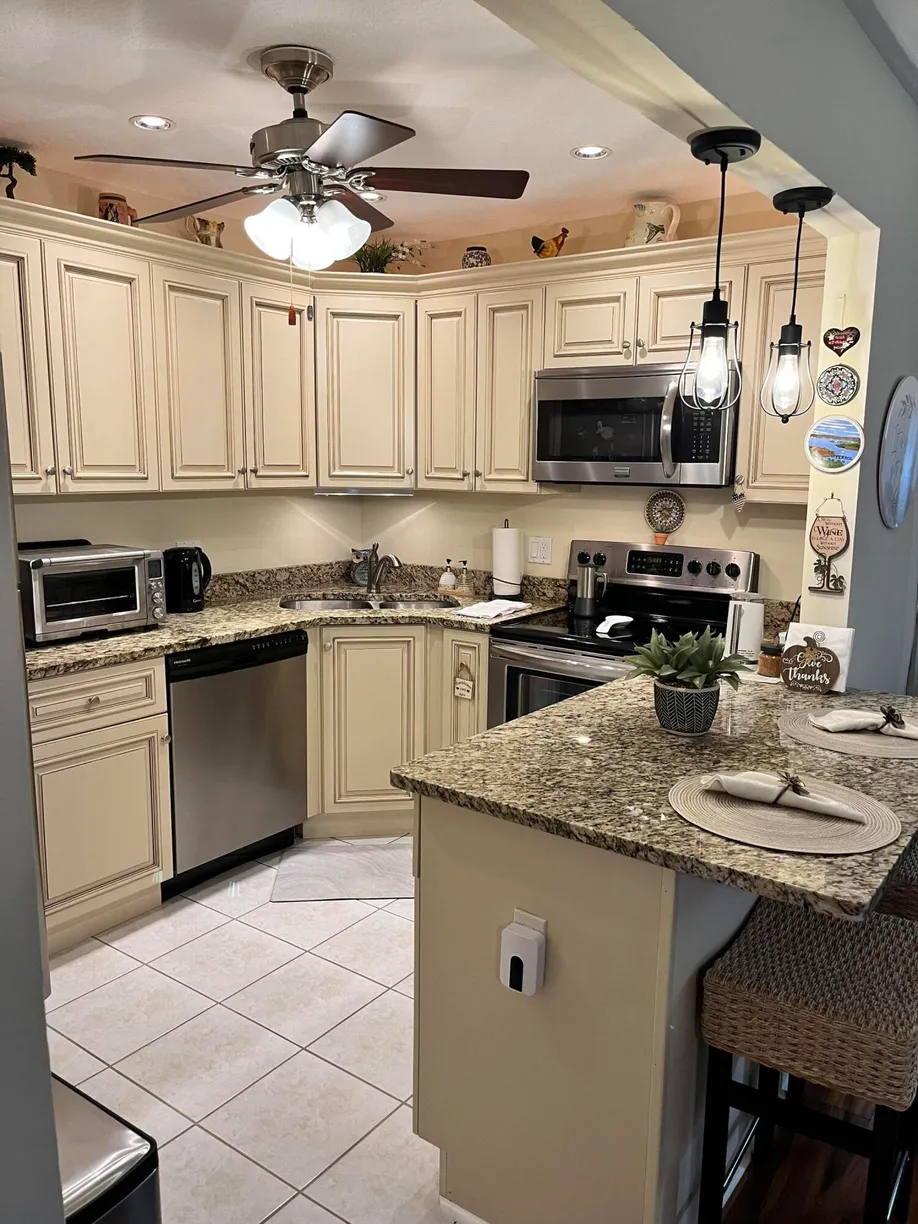 South Florida Real Estate | View 336 Knotty Pine C2 Circle, C-2 | Listing