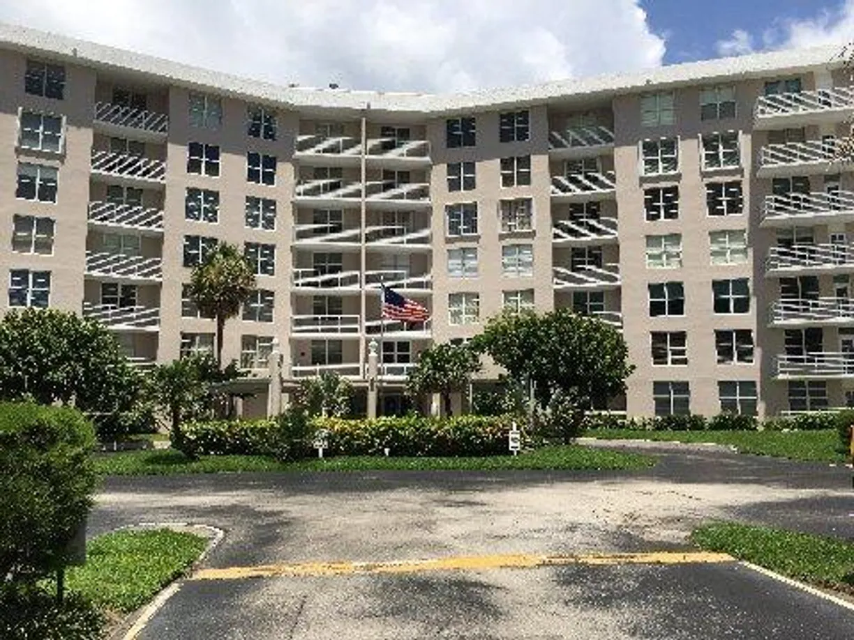 South Florida Real Estate | View 2851 S Ocean Boulevard, 6 R | 1 Bed, 1 Bath