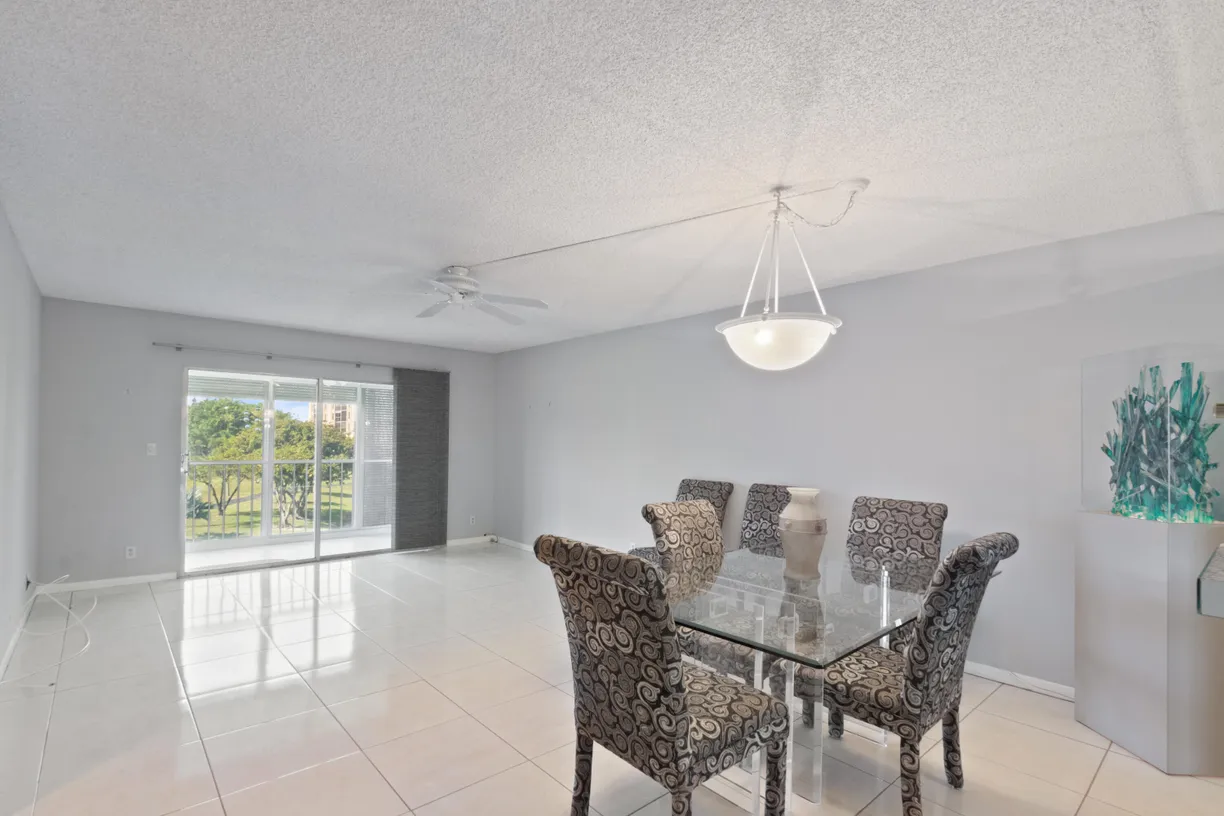 South Florida Real Estate | View 6936 Huntington Lane, 304 | Listing