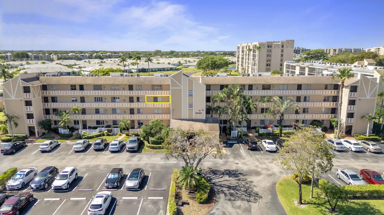 South Florida Real Estate | View 6936 Huntington Lane, 304 | 2 Beds, 2 Baths