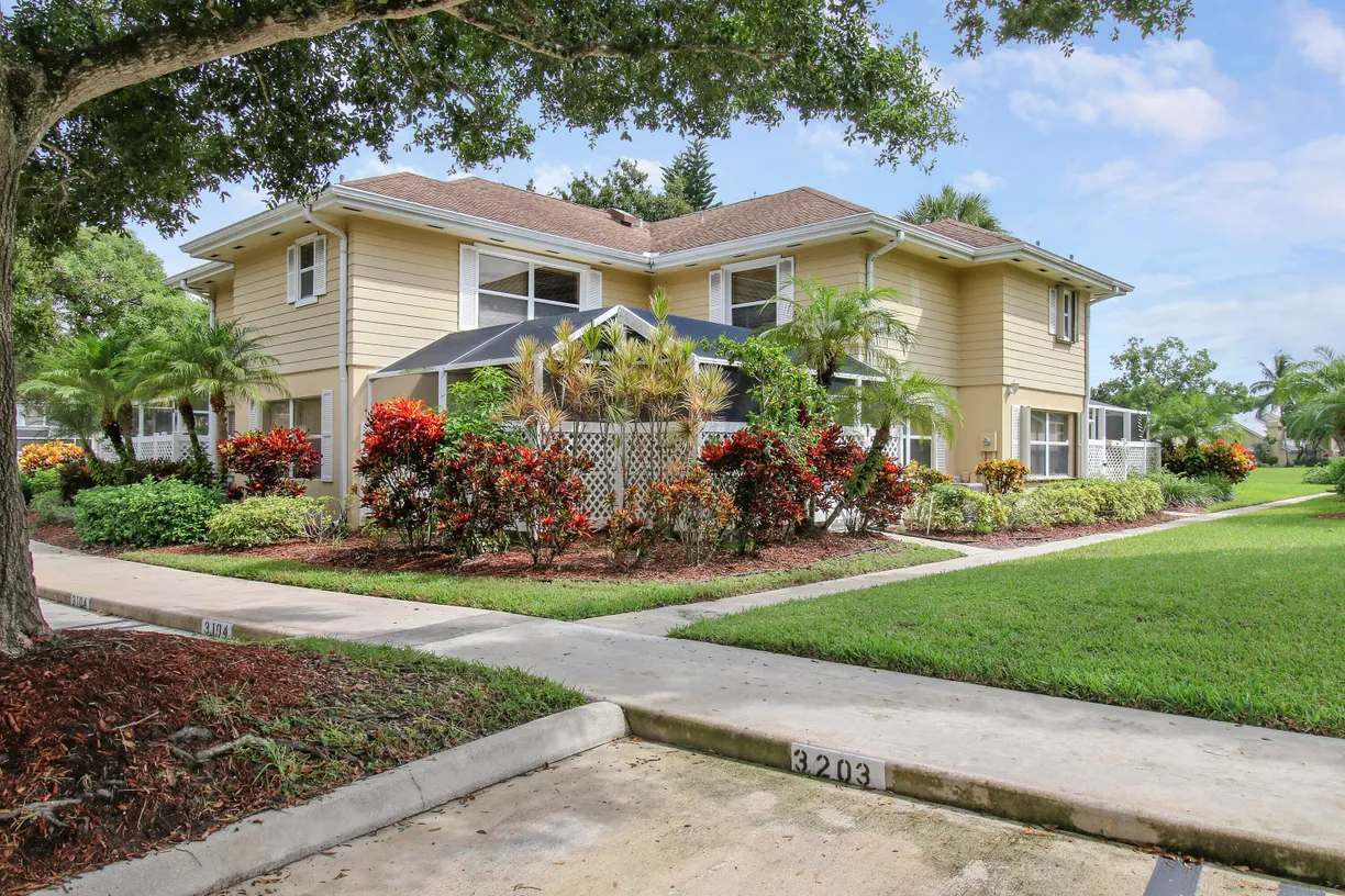 South Florida Real Estate | View 3101 Hayden Court | 2 Beds, 2 Baths