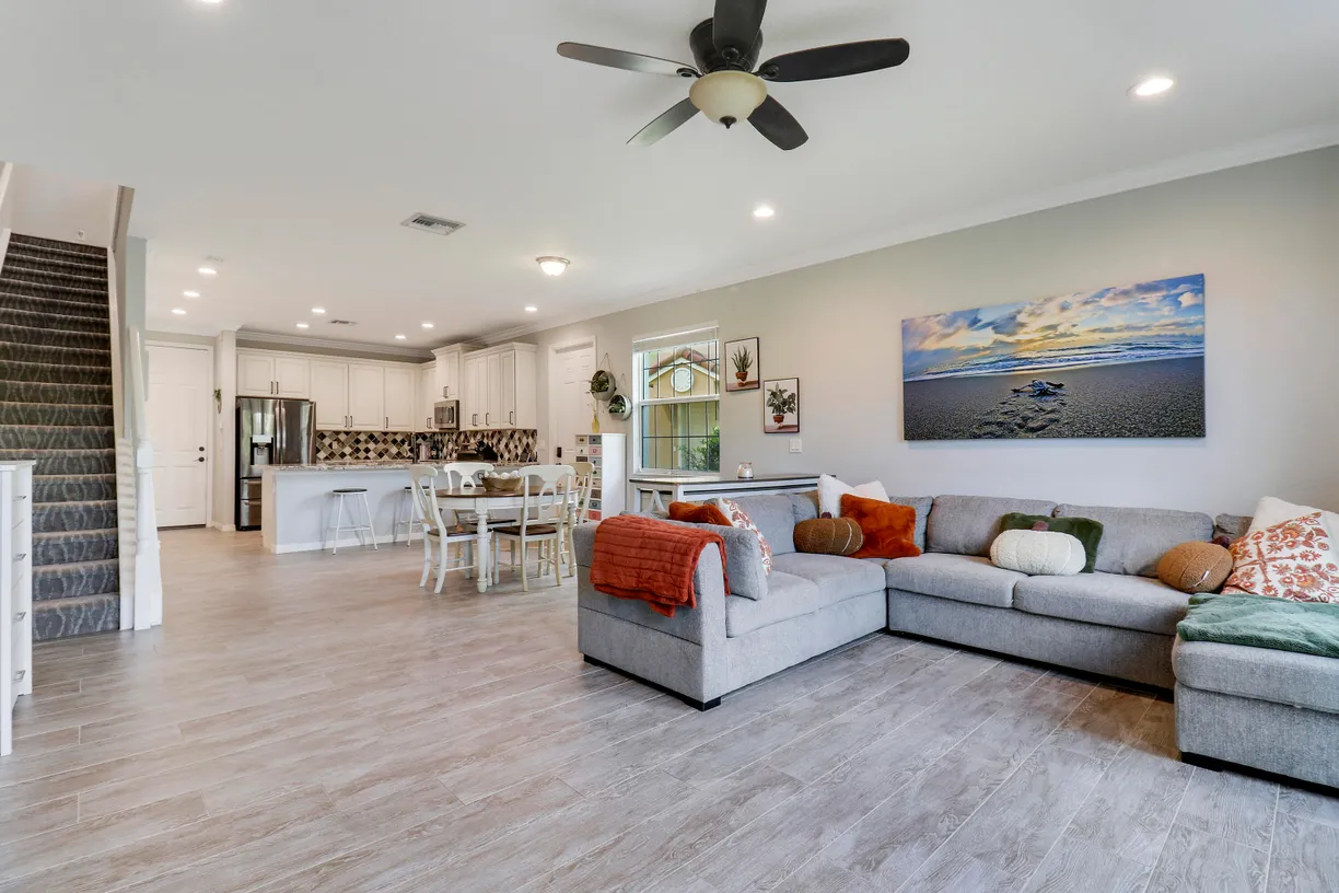 South Florida Real Estate | View 643 SW Glen Crest Way | 3 Beds, 2 Baths