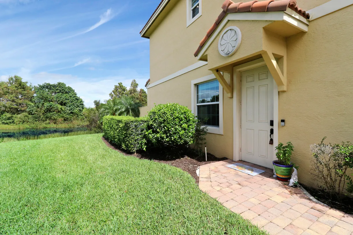 South Florida Real Estate | View 643 SW Glen Crest Way | Listing