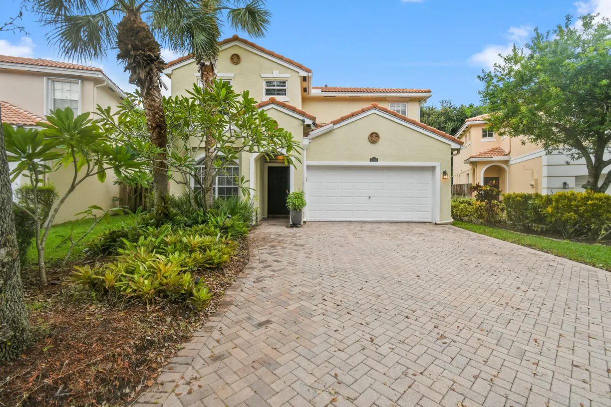 South Florida Real Estate | View 4576 Thornwood Circle | Listing