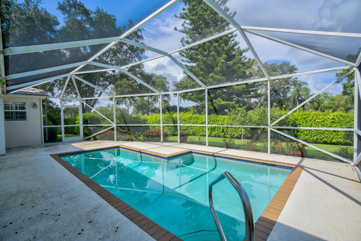 South Florida Real Estate | View 18253 SE Fairview Circle | 3 Beds, 2 Baths