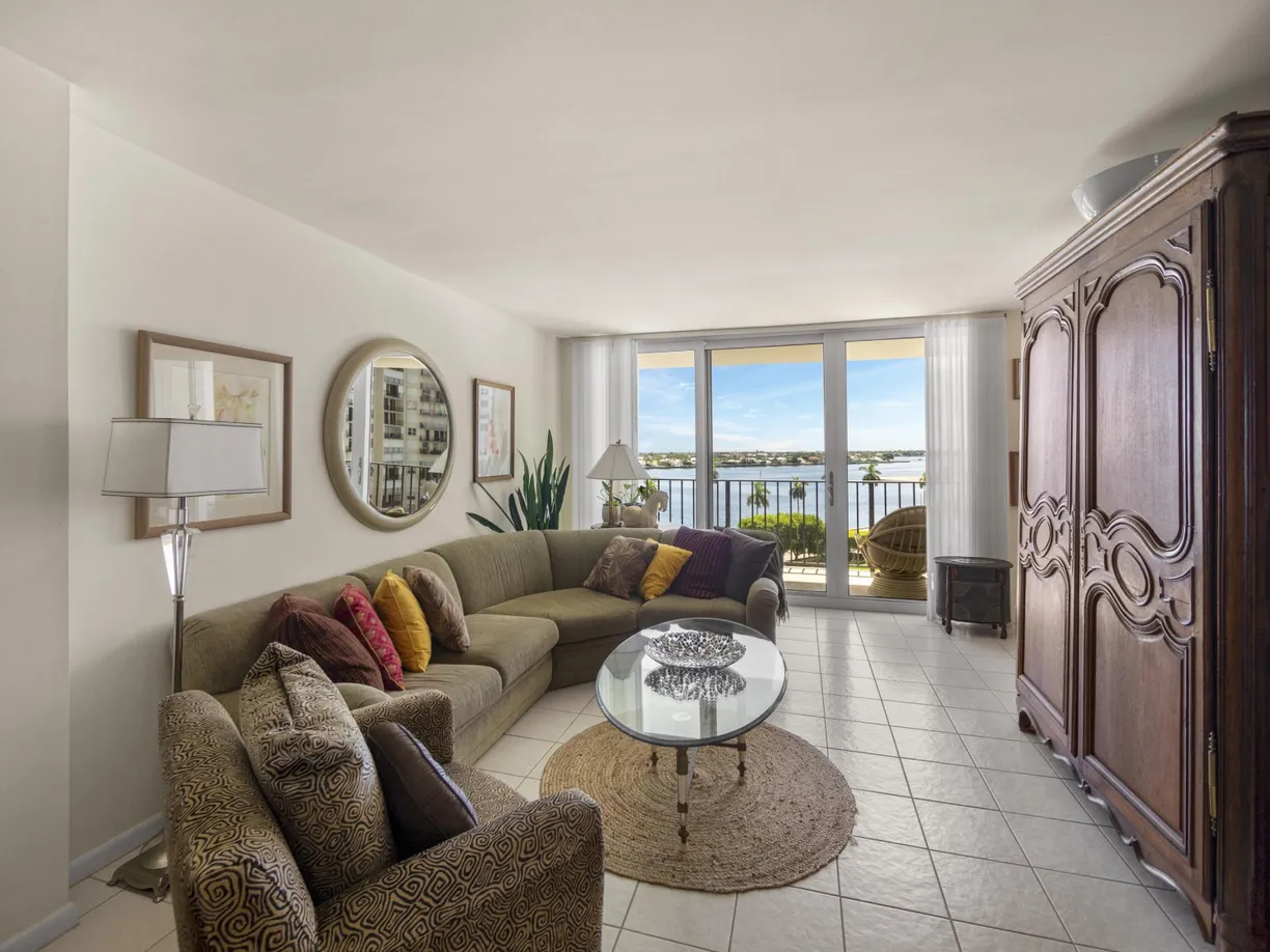 South Florida Real Estate | View 1701 S Flagler Drive, 806 | 1 Bed, 1 Bath