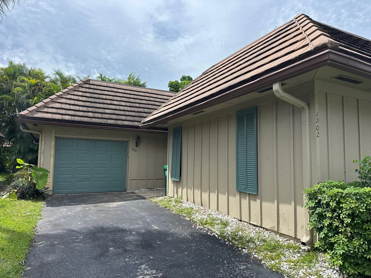 South Florida Real Estate | View 1902 Coquina Way | 3 Beds, 2 Baths