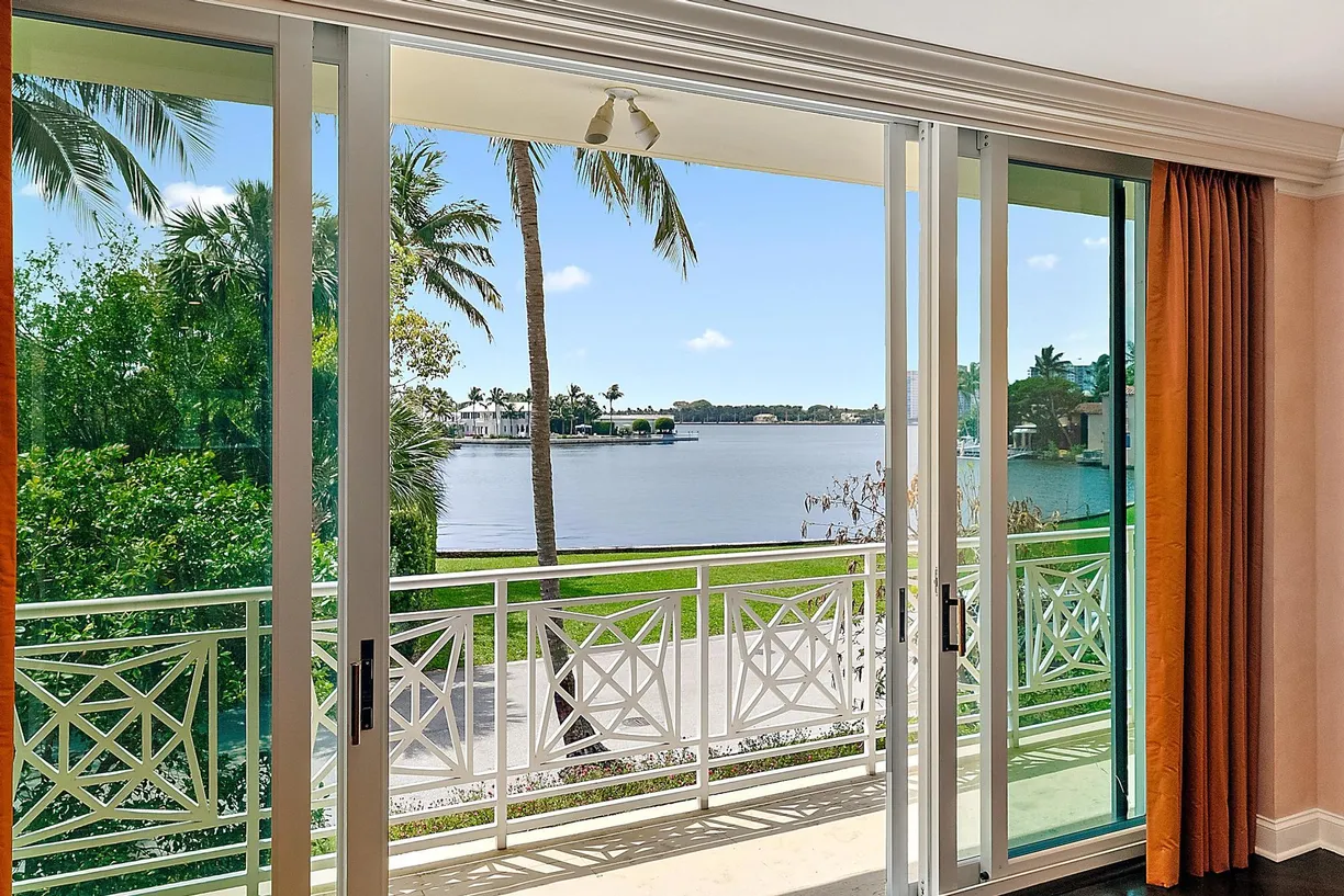 South Florida Real Estate | View 425 Worth Avenue, 2f | 3 Beds, 4 Baths