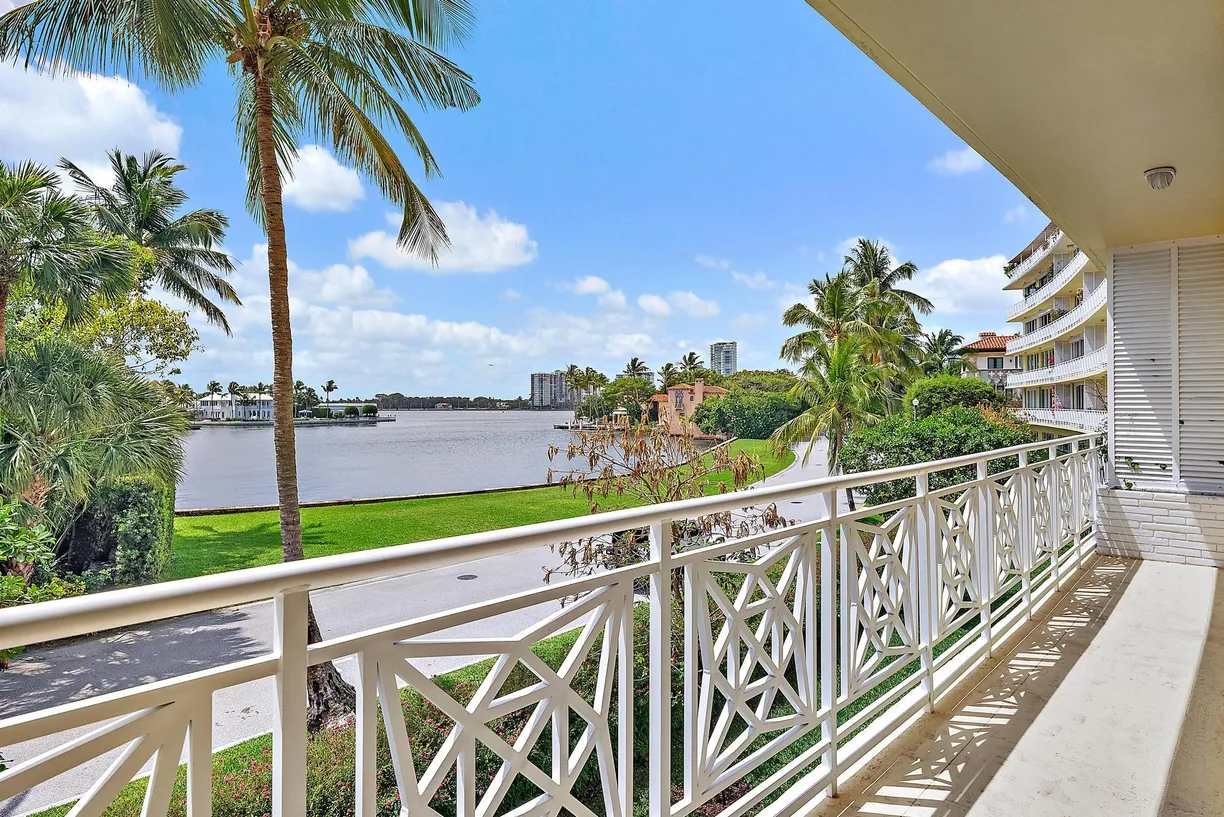 South Florida Real Estate | View 425 Worth Avenue, 2f | Listing