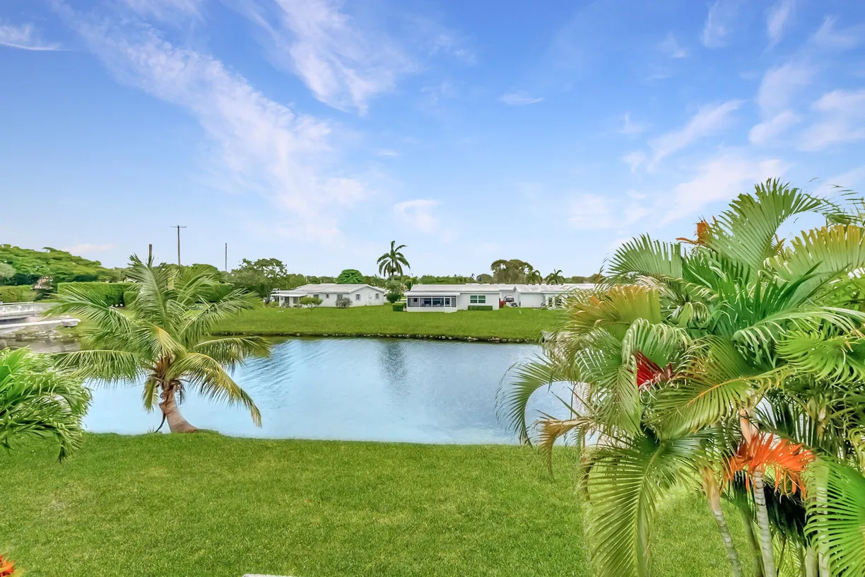 South Florida Real Estate | View 1112 Lake Terrace, 202 | 2 Beds, 2 Baths