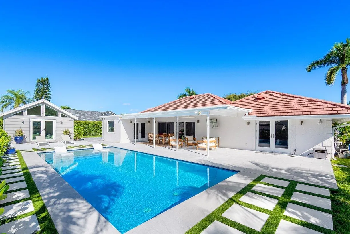 South Florida Real Estate | View 822 SW 33rd Place | 3 Beds, 3 Baths