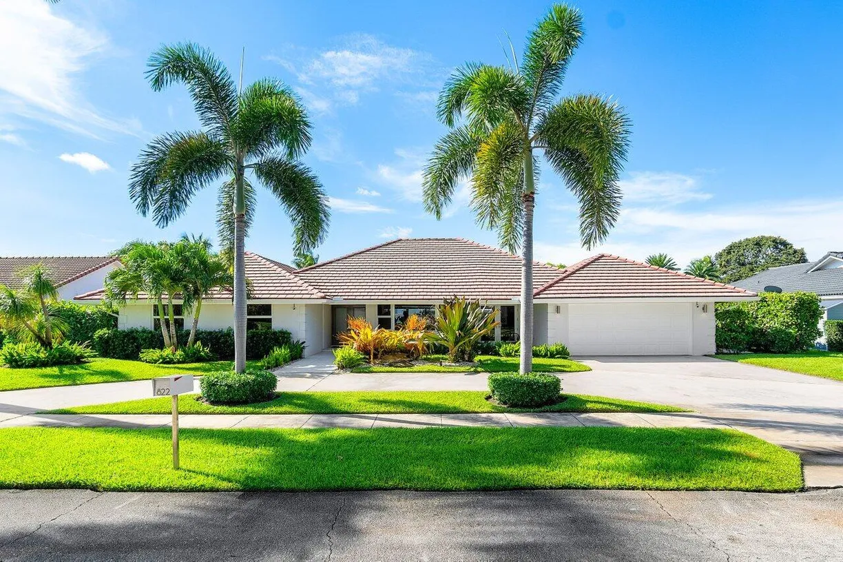 South Florida Real Estate | View 822 SW 33rd Place | Listing