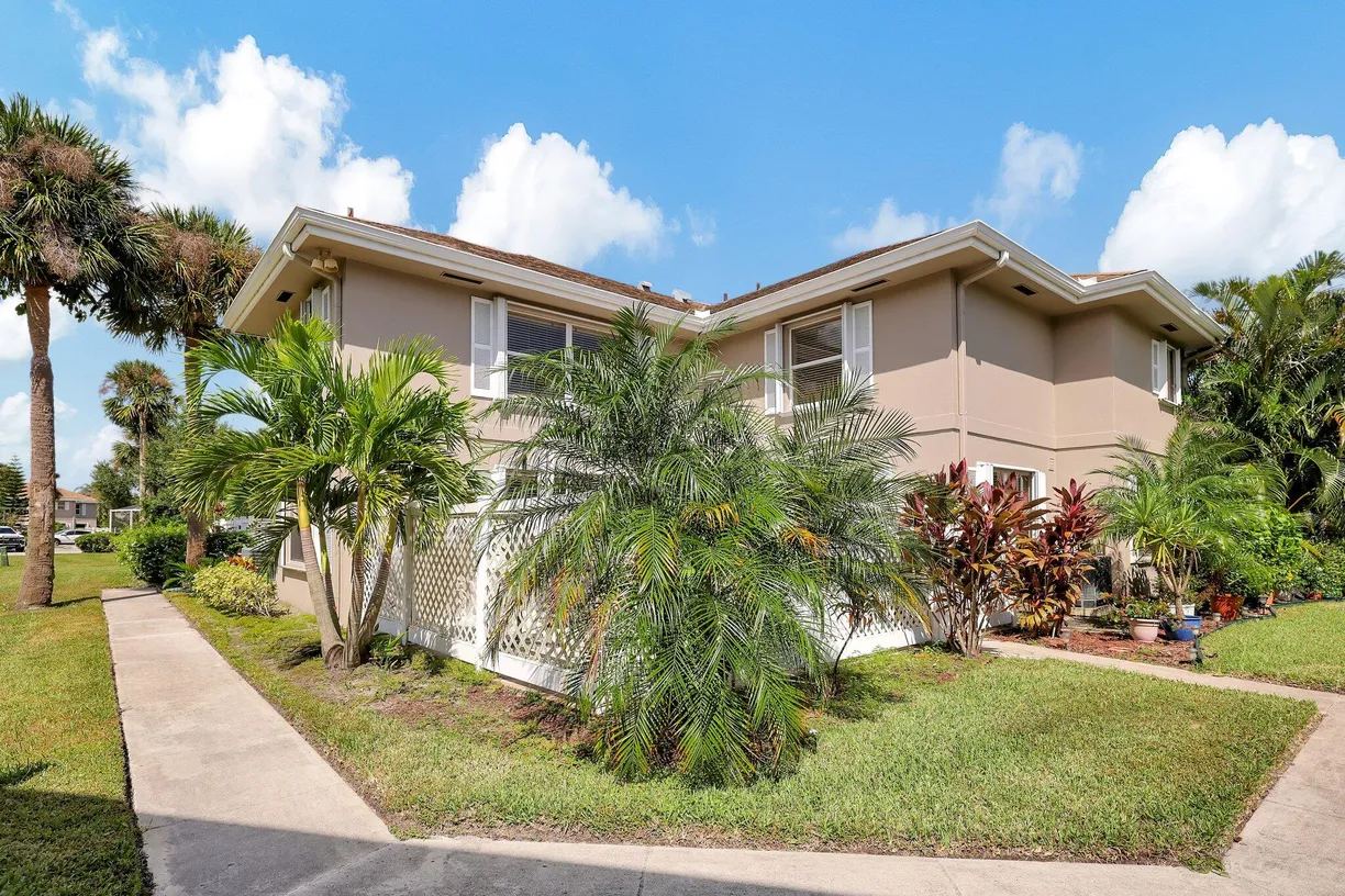 South Florida Real Estate | View 3325 SW Sunset Trace Circle | Listing