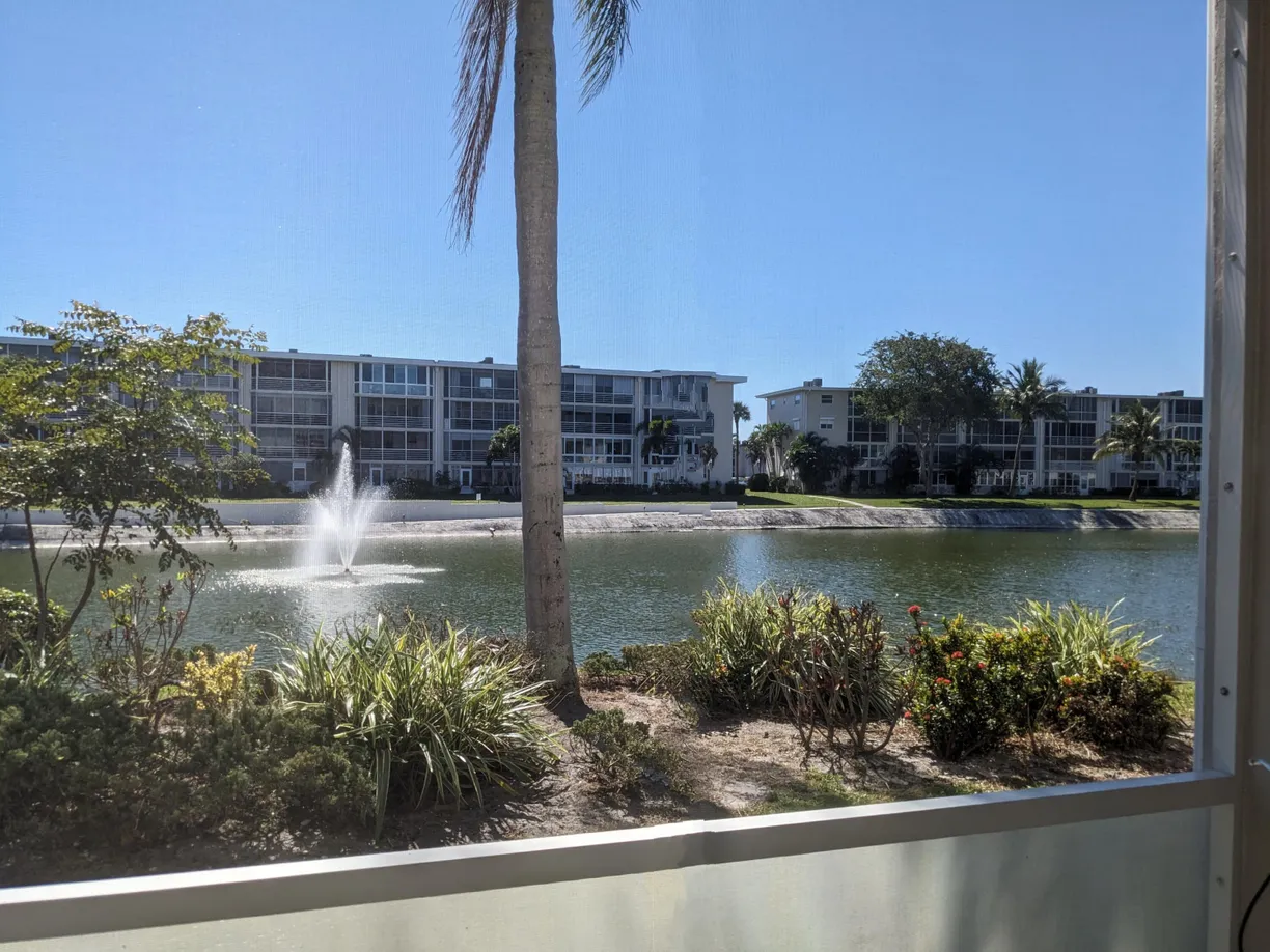 South Florida Real Estate | View 2616 N Garden Drive, 106 | 1 Bed, 1 Bath
