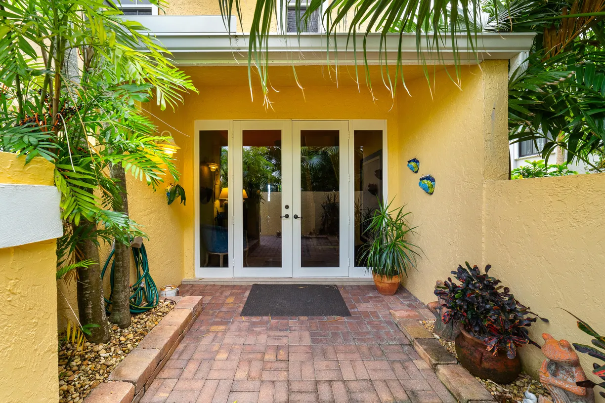 South Florida Real Estate | View 42 N Lakeshore Drive | Listing