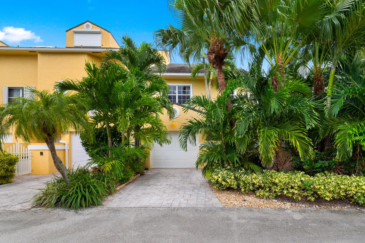 South Florida Real Estate | View 42 N Lakeshore Drive | Listing