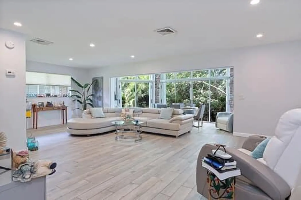 South Florida Real Estate | View 415 Pine Tree Court, 16 | Listing