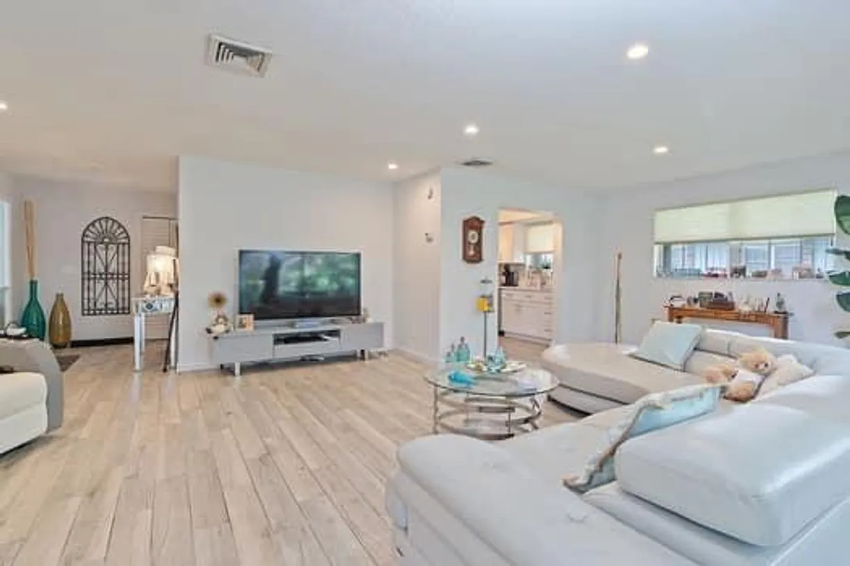 South Florida Real Estate | View 415 Pine Tree Court, 16 | 2 Beds, 2 Baths