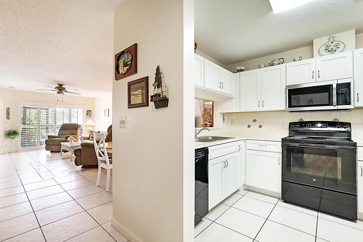 South Florida Real Estate | View 405 Harbour Pointe Way | Listing