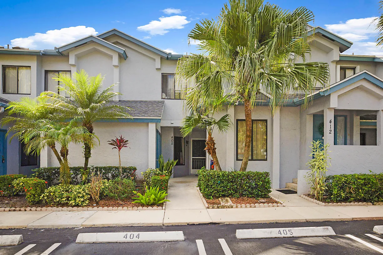South Florida Real Estate | View 405 Harbour Pointe Way | 2 Beds, 2 Baths