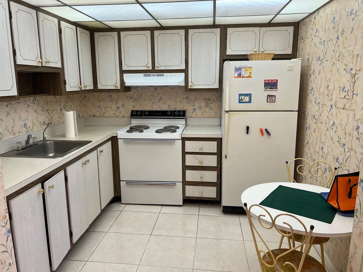 South Florida Real Estate | View 192 Flanders    D, 192 | 1 Bed, 1 Bath