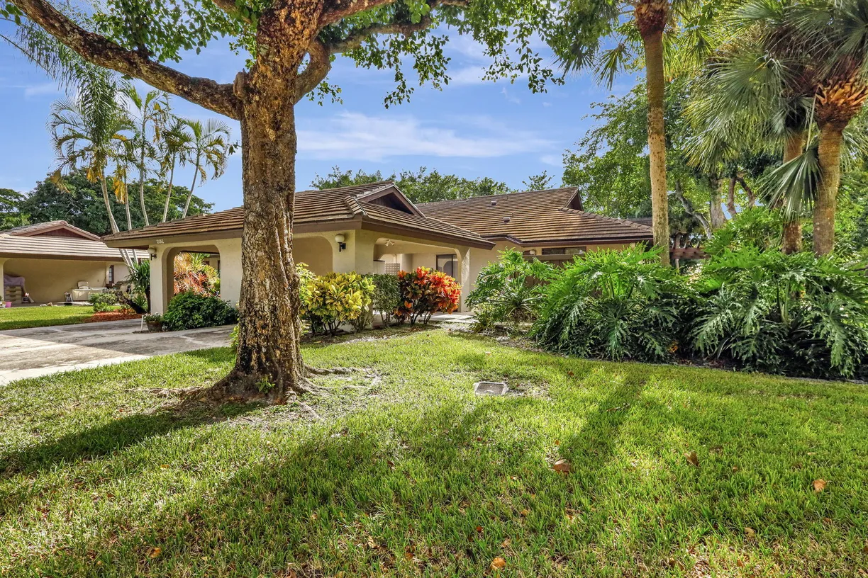 South Florida Real Estate | View 10088 Shadywood Place | 2 Beds, 2 Baths