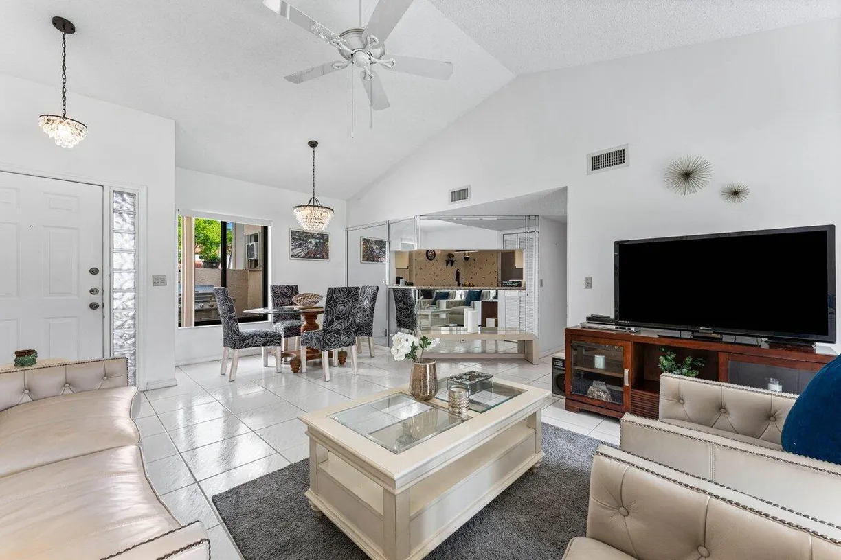 South Florida Real Estate | View 10 Via De Casas Sur, 104 | Listing