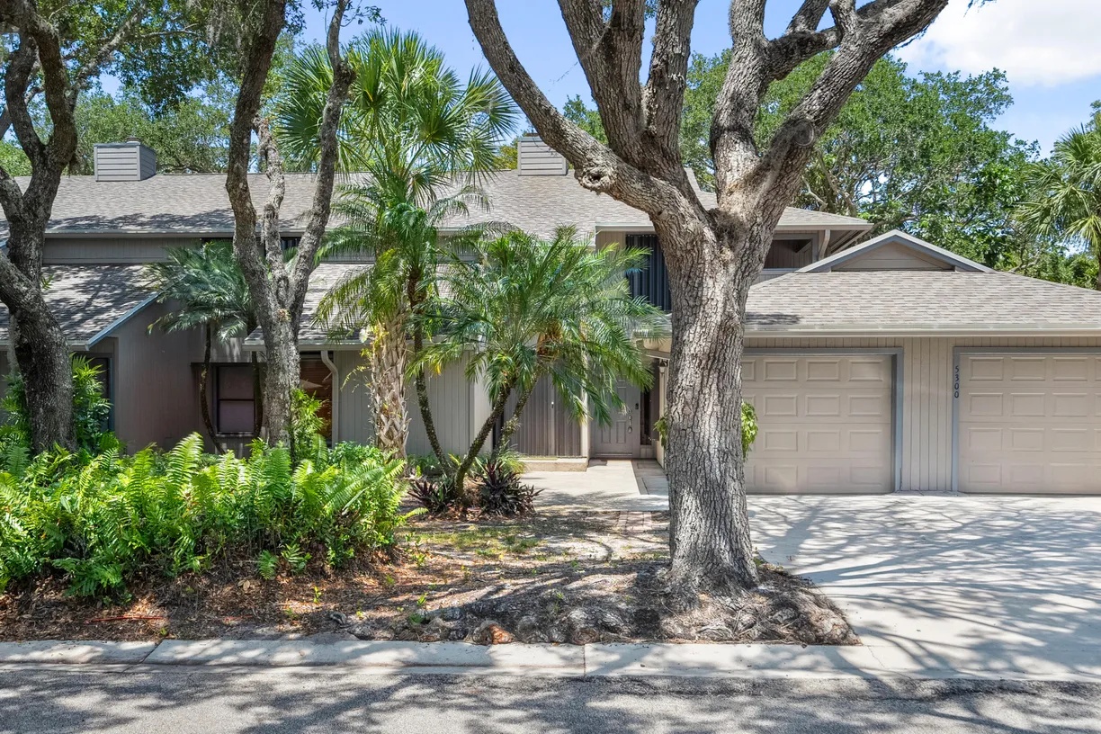 South Florida Real Estate | View 5300 SE Schooner Oaks Way | 3 Beds, 2 Baths