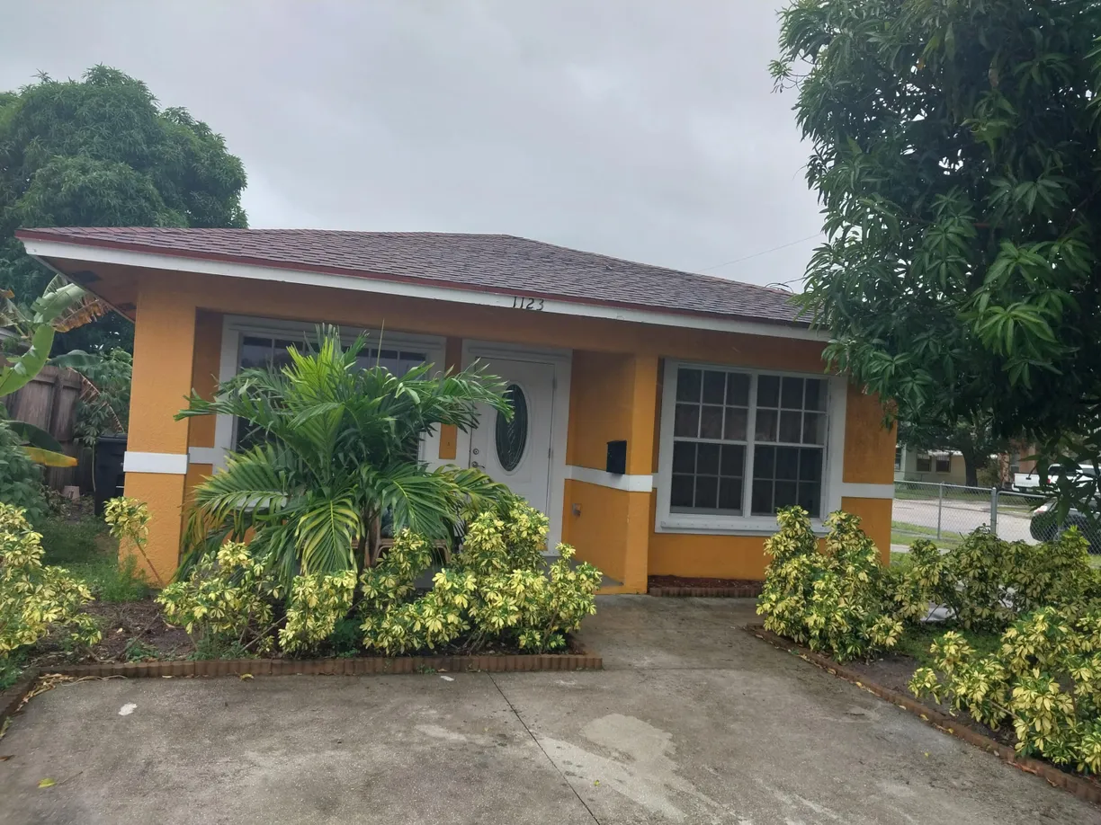South Florida Real Estate | View 1123 Windsor Avenue | 3 Beds, 2 Baths
