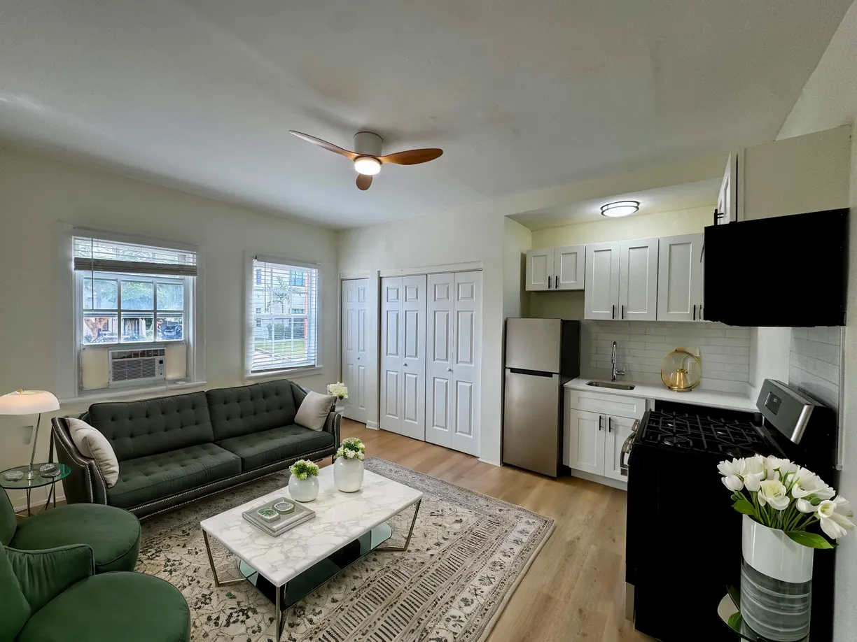 South Florida Real Estate | View 623 Park Place, 4 | 1 Bed, 1 Bath