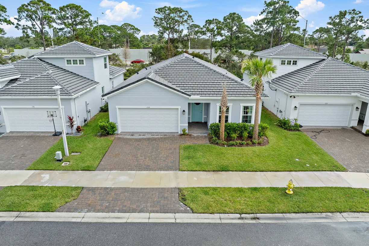 South Florida Real Estate | View 200 SW Pomeroy Street | Listing