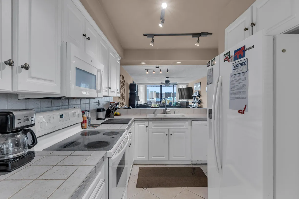 South Florida Real Estate | View 9 Royal Palm Way, 4020 | Listing