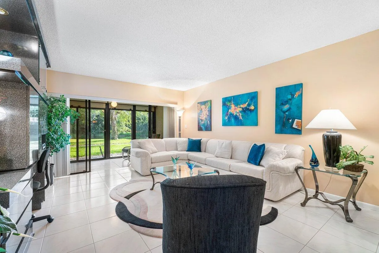 South Florida Real Estate | View 5087 Oak Hill Lane, 315 | 2 Beds, 2 Baths