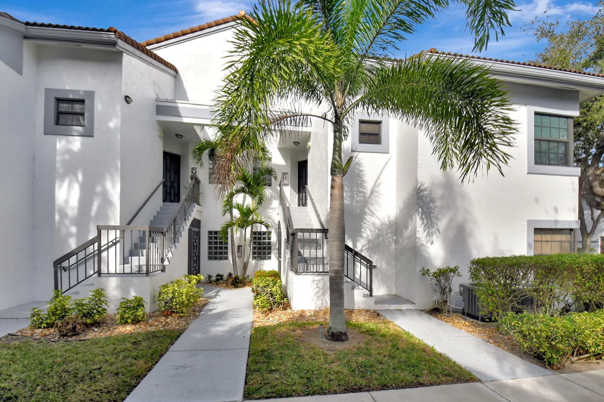 South Florida Real Estate | View 5415 Verona Drive, I | 3 Beds, 2 Baths