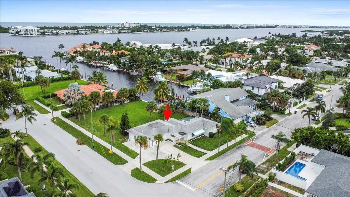 South Florida Real Estate | View 2412 N Lakeside Drive | 3 Beds, 3 Baths