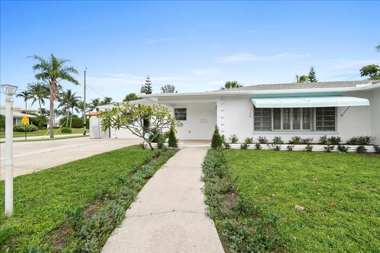 South Florida Real Estate | View 2412 N Lakeside Drive | Listing