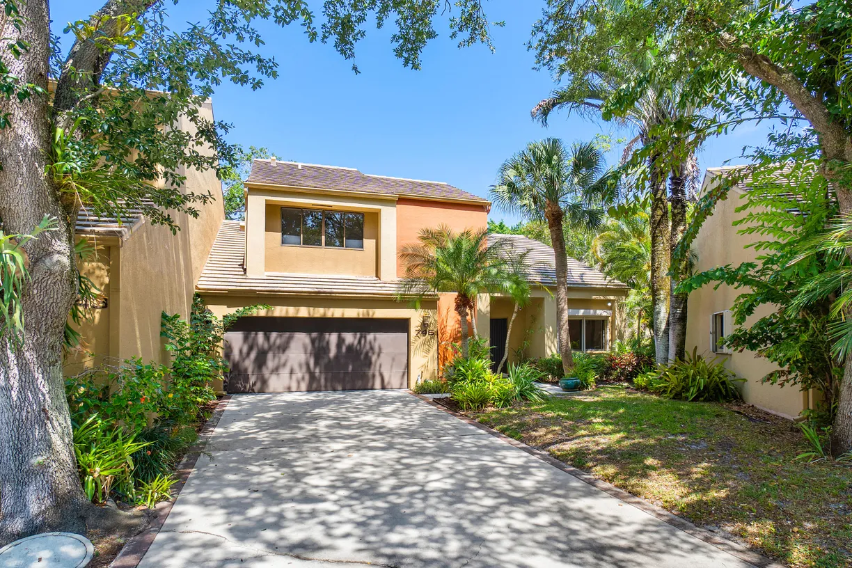 South Florida Real Estate | View 745 St Albans Drive | 3 Beds, 2 Baths