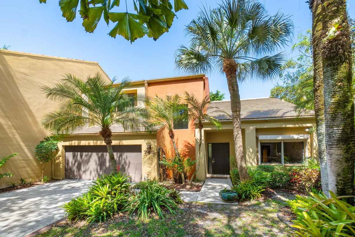 South Florida Real Estate | View 745 St Albans Drive | Listing
