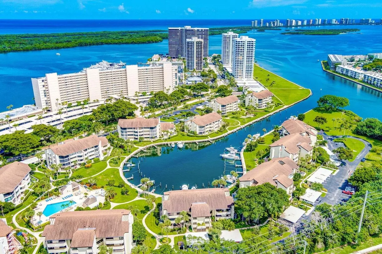 South Florida Real Estate | View 300 Golfview Road, 506 | 2 Beds, 2 Baths