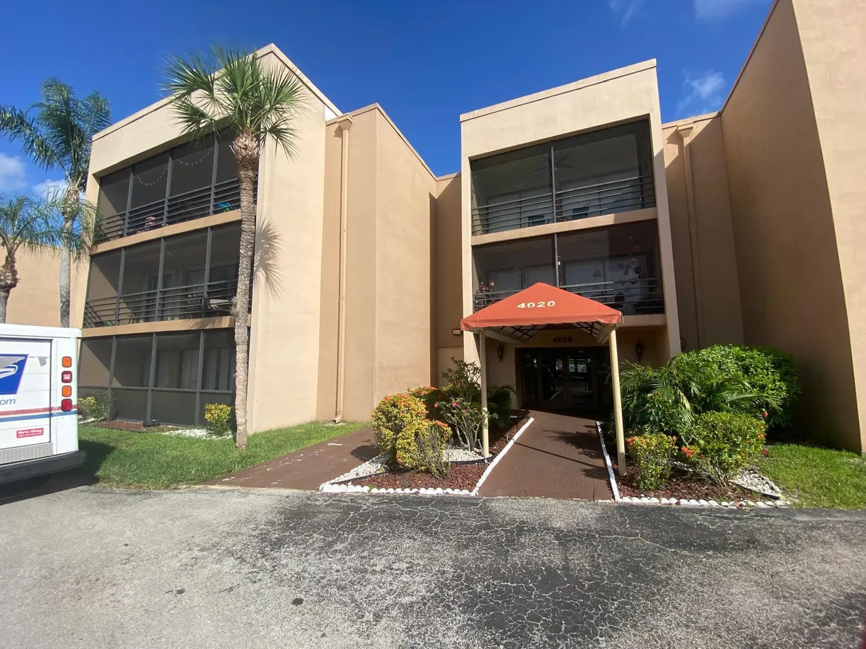 South Florida Real Estate | View 4020 N Hills Drive, 28 | 2 Beds, 2 Baths