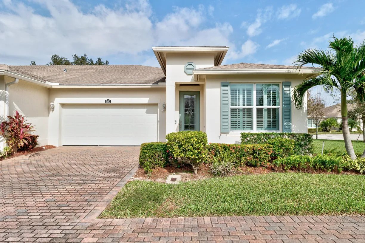 South Florida Real Estate | View 7462 Oakcrest Lane | 3 Beds, 2 Baths