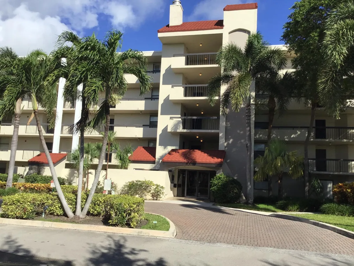 South Florida Real Estate | View 825 Egret Circle, 504 | 2 Beds, 2 Baths