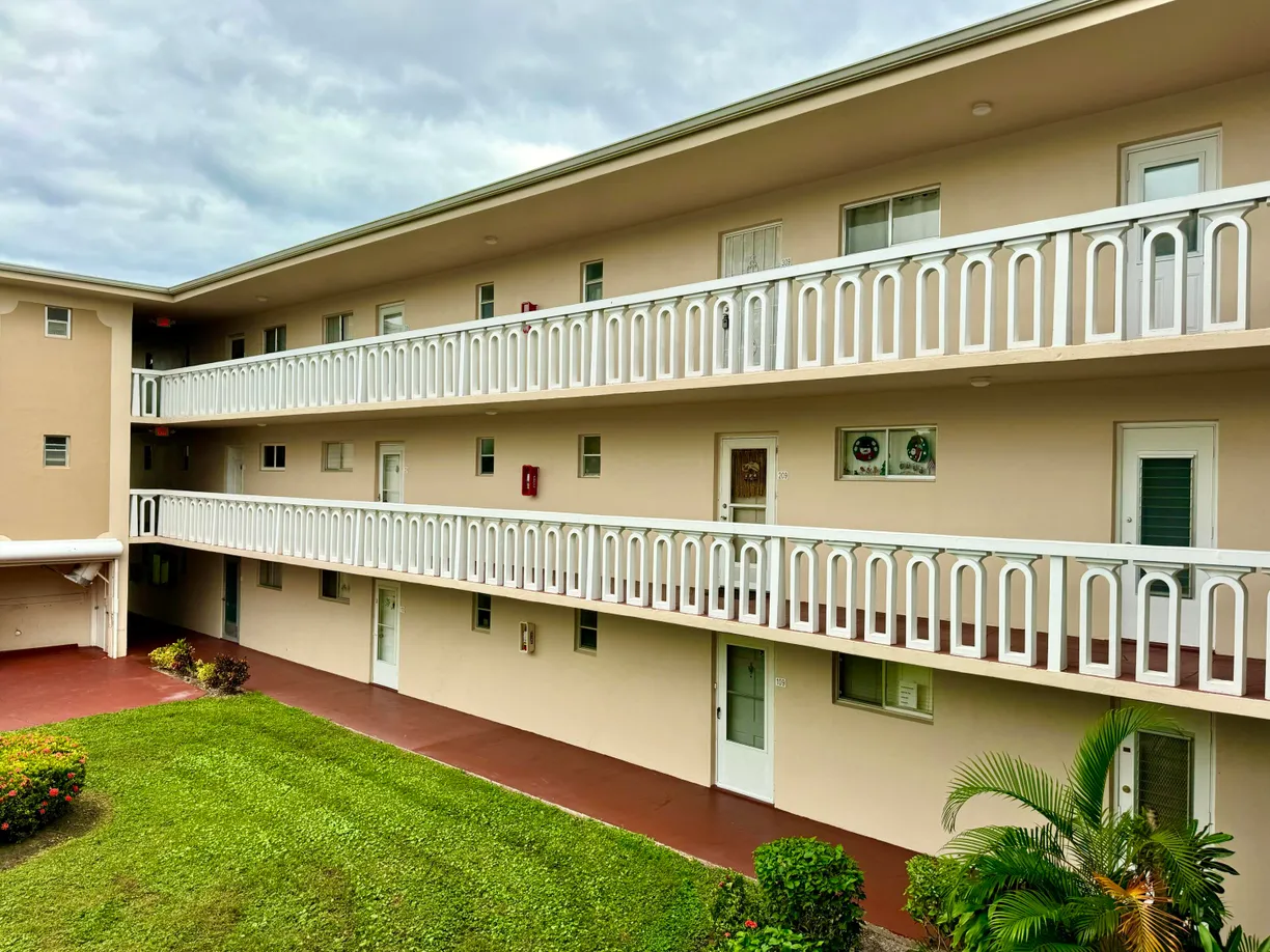 South Florida Real Estate | View 2581 N Garden Drive, 309 | 1 Bed, 1 Bath