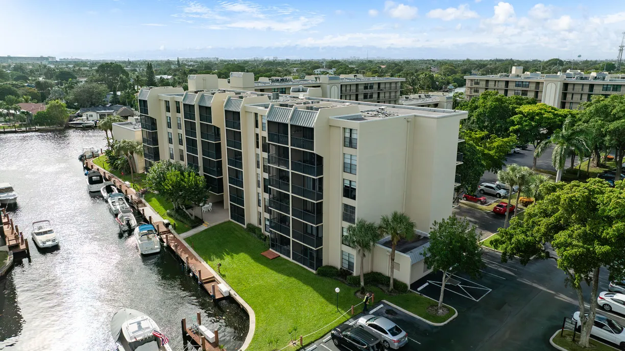 South Florida Real Estate | View 17 Royal Palm Way, 503 | 2 Beds, 2 Baths