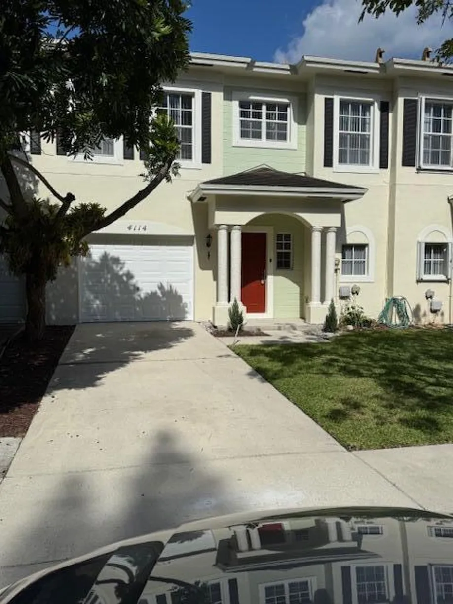 South Florida Real Estate | View 4114 Emerald Vista | 2 Beds, 2 Baths