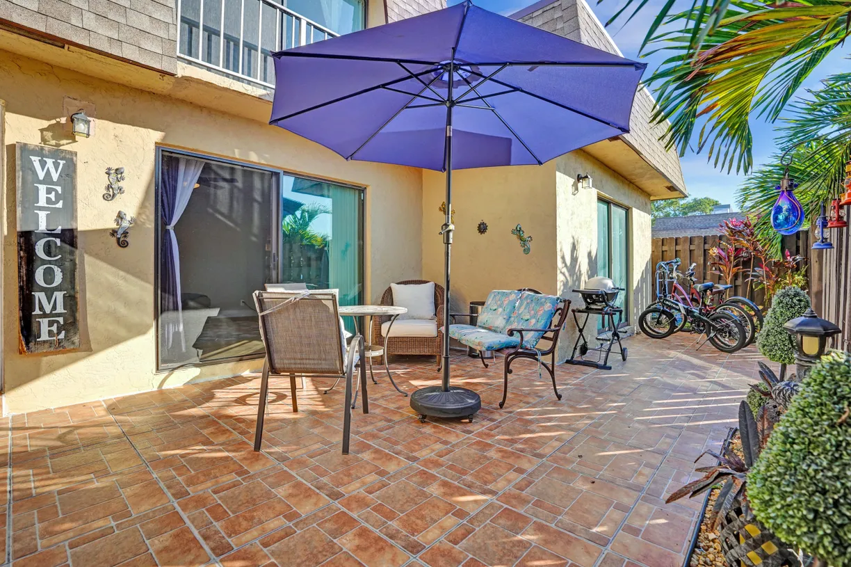 South Florida Real Estate | View 804 Waterview Drive | 3 Beds, 2 Baths