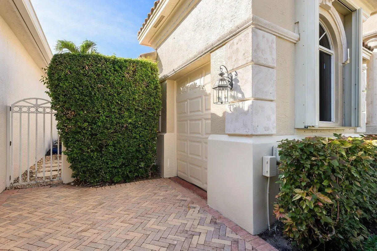 South Florida Real Estate | View 23 Island Drive | Listing