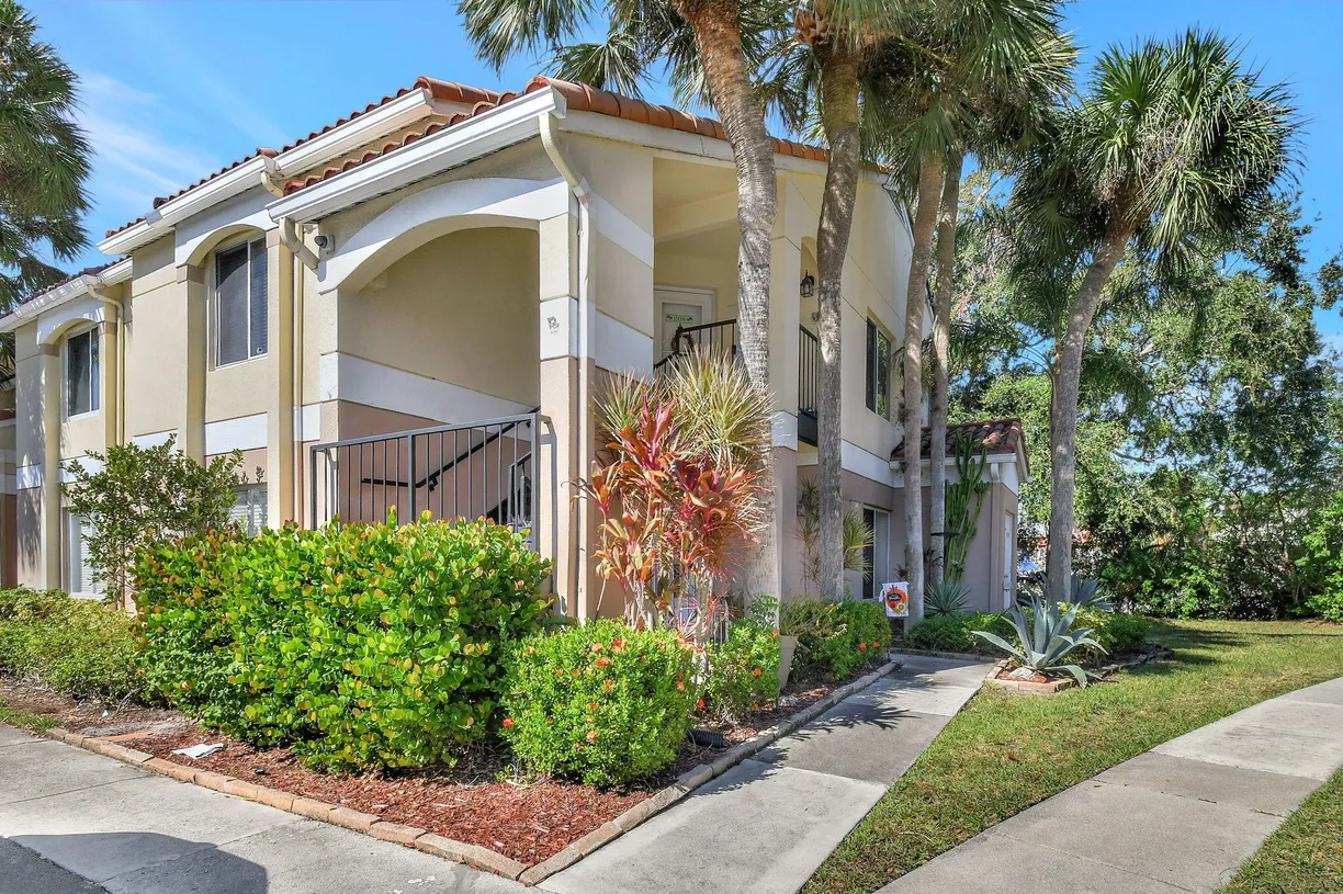 South Florida Real Estate | View 815 W Boynton Beach Boulevard, 11-208 | 2 Beds, 2 Baths