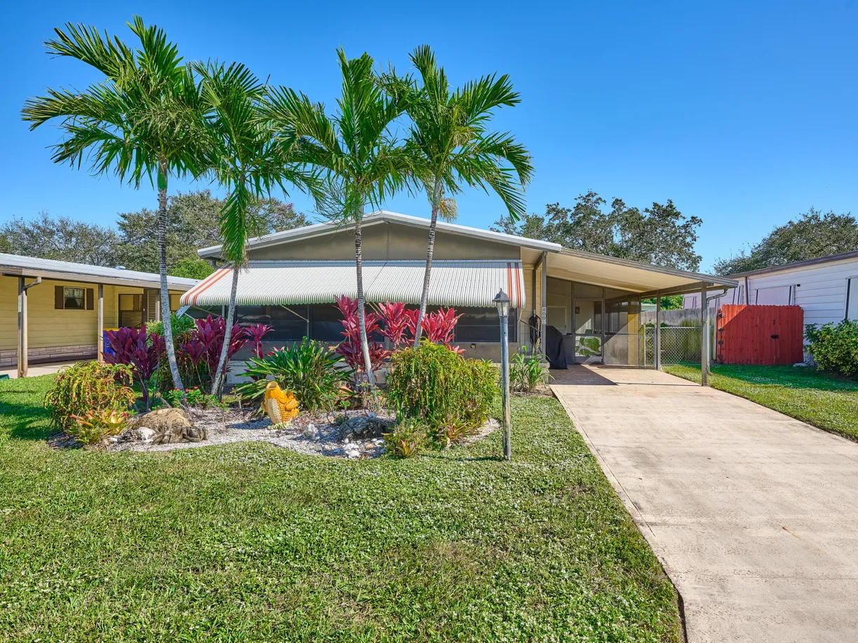 South Florida Real Estate | View 8001 SE Shenandoah Drive | 2 Beds, 2 Baths