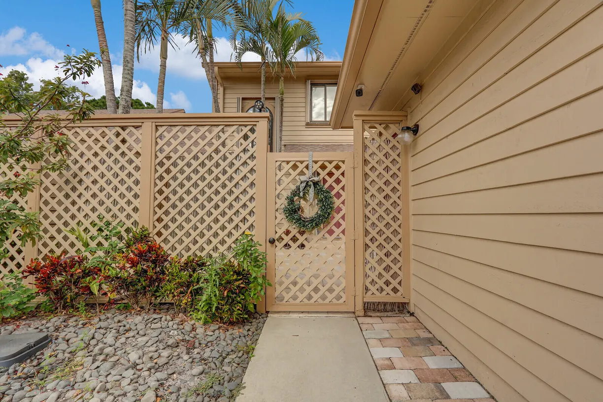 South Florida Real Estate | View 6136 SE Georgetown Place | Listing